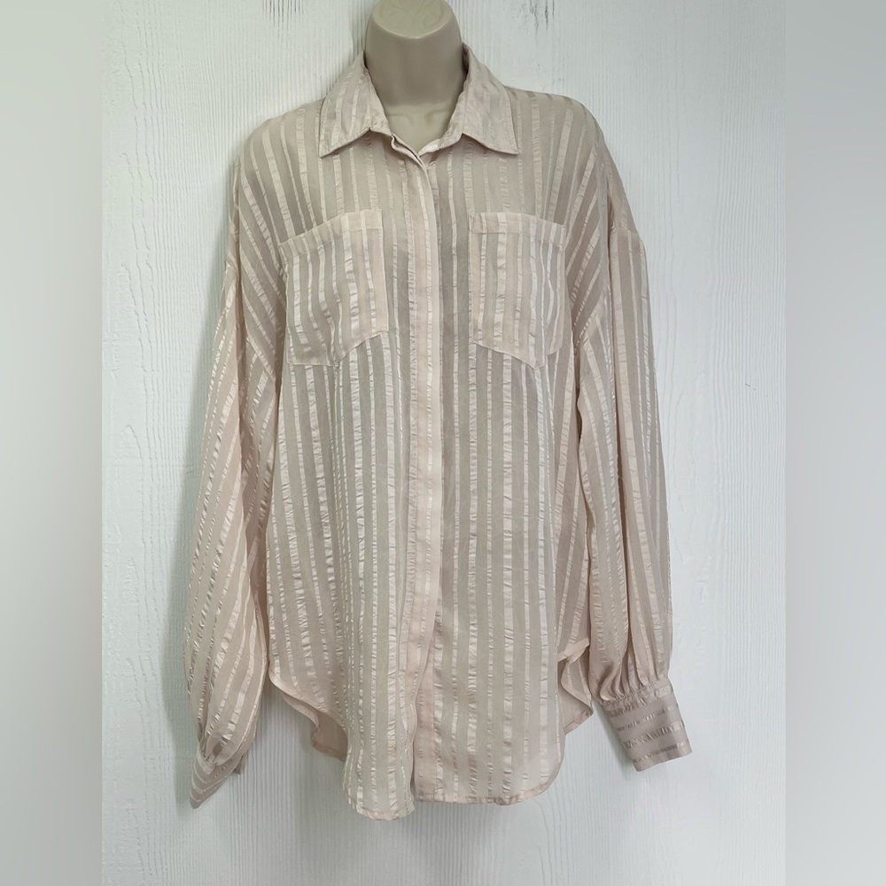 Princess Polly - Champagne Button Down Long Sleeve Lightweight Blouse Size 4